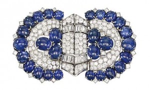 Брошь с бриллиантами и сапфирами, Bulgari, эстимейт $34 000 — 42 000